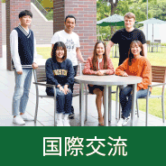 百老汇4001官网会员注册 空は金色の雲でいっぱいで、そびえ立つ華果山を反映しています